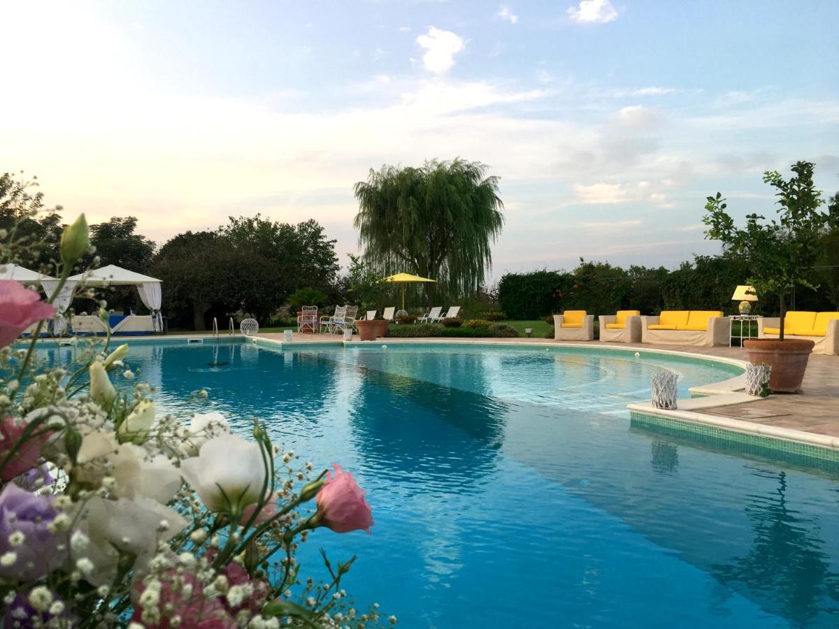 Tenuta Donnanna Agriturismo&Glamping กาลาโตเน ภายนอก รูปภาพ