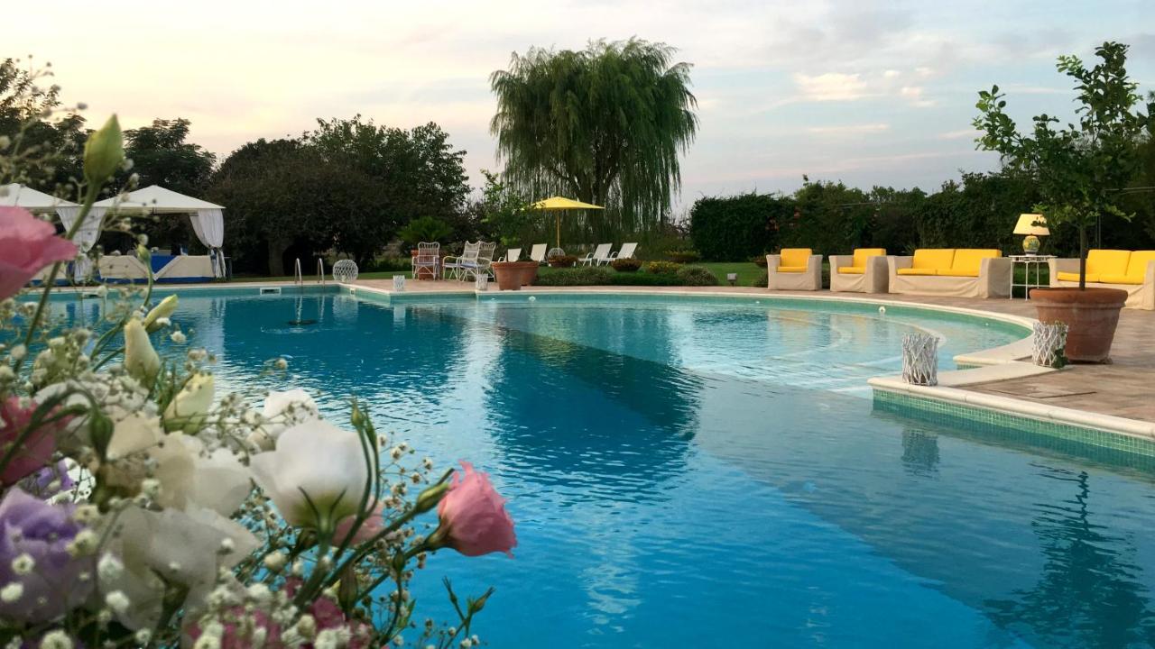 Tenuta Donnanna Agriturismo&Glamping กาลาโตเน ภายนอก รูปภาพ